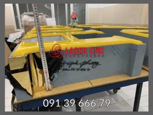 chu inox mat mica hut noi 3