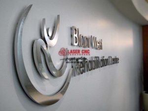 Cụm logo inox trắng bóng