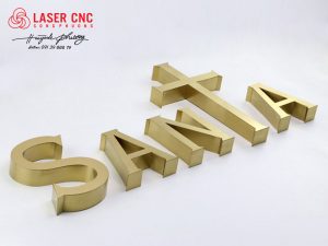 Chữ inox có bề mặt sáng bóng sang trọng, độ bền cao cùng năm tháng, chi phí phí thiết kế, sửa chữa rẻ nên ngày càng được sử dụng phổ biến