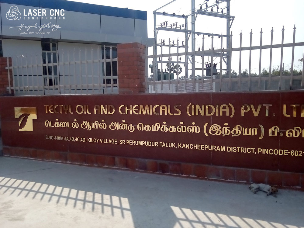 chu inox vang bong